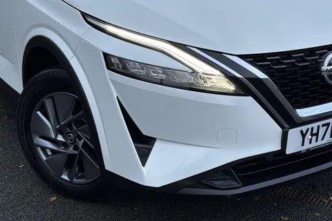 YH71PVN Nissan Qashqai 1.3 DIG-T MHEV Acenta Premium Euro 6 (s/s) 5dr Thumbnail #25