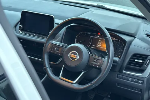 YH71PVN Nissan Qashqai 1.3 DIG-T MHEV Acenta Premium Euro 6 (s/s) 5dr Thumbnail #29