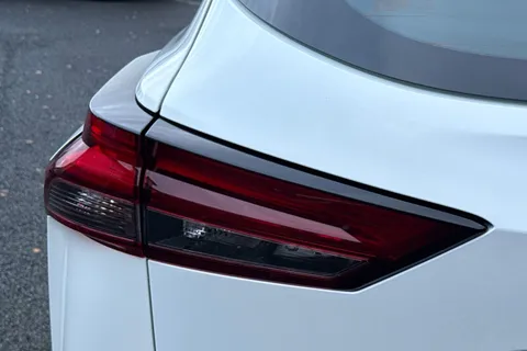 YH71PVN Nissan Qashqai 1.3 DIG-T MHEV Acenta Premium Euro 6 (s/s) 5dr Thumbnail #30