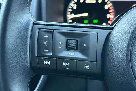 YH71PVN Nissan Qashqai 1.3 DIG-T MHEV Acenta Premium Euro 6 (s/s) 5dr Thumbnail #36