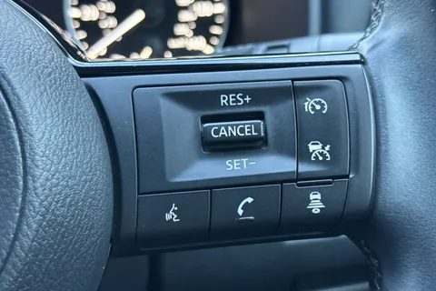 YH71PVN Nissan Qashqai 1.3 DIG-T MHEV Acenta Premium Euro 6 (s/s) 5dr Thumbnail #37