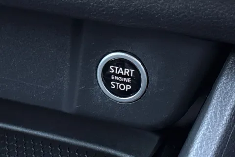 YH71PVN Nissan Qashqai 1.3 DIG-T MHEV Acenta Premium Euro 6 (s/s) 5dr Thumbnail #38