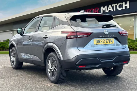 DN22EVM Nissan Qashqai 1.3 DIG-T MHEV Acenta Premium Euro 6 (s/s) 5dr Thumbnail #2