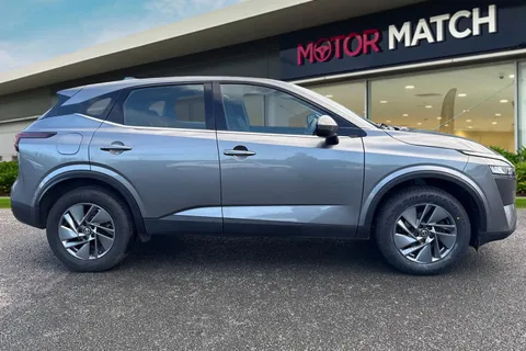 DN22EVM Nissan Qashqai 1.3 DIG-T MHEV Acenta Premium Euro 6 (s/s) 5dr Thumbnail #3