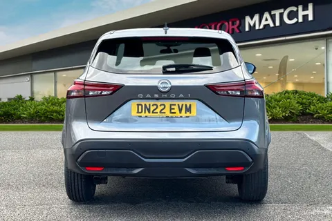 DN22EVM Nissan Qashqai 1.3 DIG-T MHEV Acenta Premium Euro 6 (s/s) 5dr Thumbnail #4
