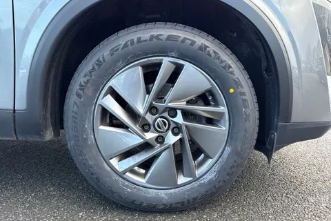 DN22EVM Nissan Qashqai 1.3 DIG-T MHEV Acenta Premium Euro 6 (s/s) 5dr Thumbnail #6