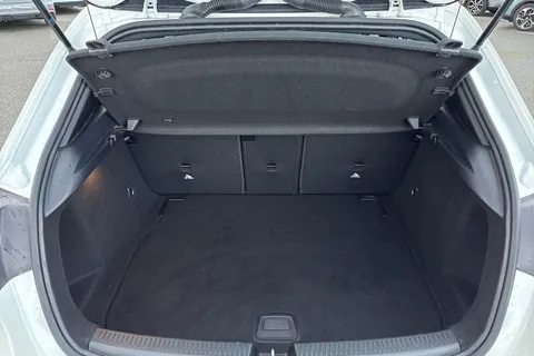 EO70UBN Mercedes-Benz A Class 1.3 A200 Sport (Executive) Euro 6 (s/s) 5dr Thumbnail #6