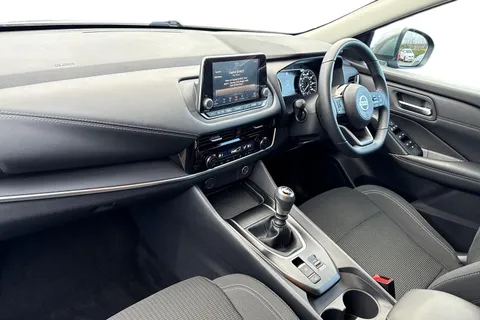 DN22EVM Nissan Qashqai 1.3 DIG-T MHEV Acenta Premium Euro 6 (s/s) 5dr Thumbnail #8