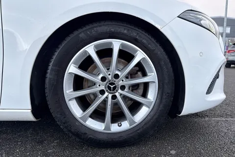 EO70UBN Mercedes-Benz A Class 1.3 A200 Sport (Executive) Euro 6 (s/s) 5dr Thumbnail #9