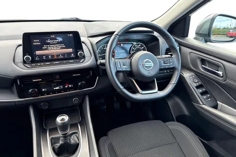 DN22EVM Nissan Qashqai 1.3 DIG-T MHEV Acenta Premium Euro 6 (s/s) 5dr Thumbnail #12