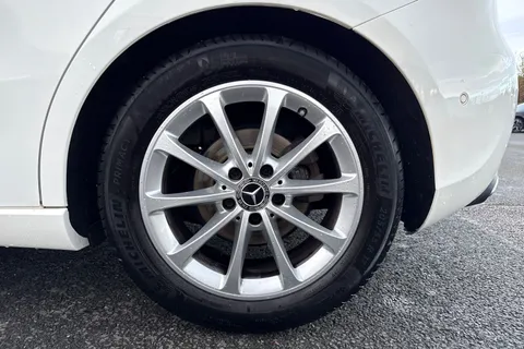 EO70UBN Mercedes-Benz A Class 1.3 A200 Sport (Executive) Euro 6 (s/s) 5dr Thumbnail #12