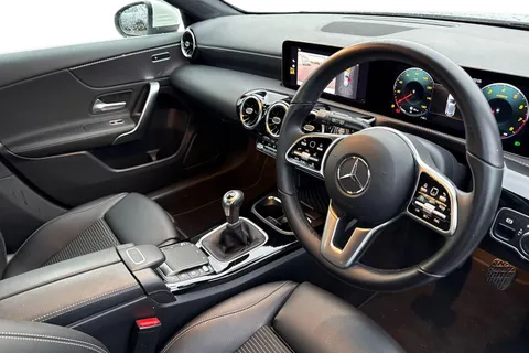 EO70UBN Mercedes-Benz A Class 1.3 A200 Sport (Executive) Euro 6 (s/s) 5dr Thumbnail #13