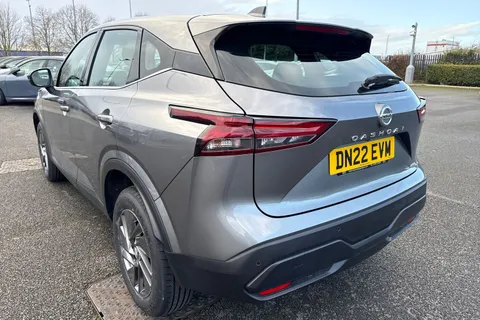DN22EVM Nissan Qashqai 1.3 DIG-T MHEV Acenta Premium Euro 6 (s/s) 5dr Thumbnail #15