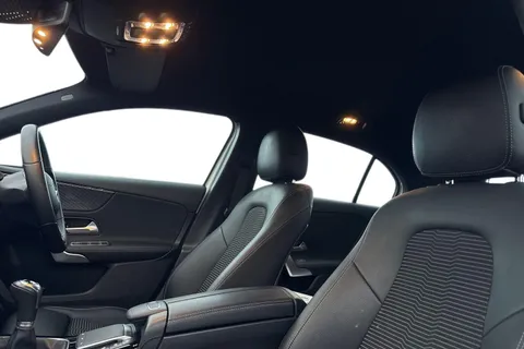 EO70UBN Mercedes-Benz A Class 1.3 A200 Sport (Executive) Euro 6 (s/s) 5dr Thumbnail #15