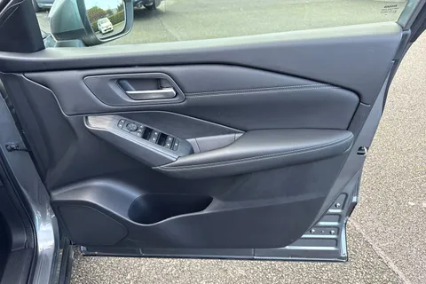 DN22EVM Nissan Qashqai 1.3 DIG-T MHEV Acenta Premium Euro 6 (s/s) 5dr Thumbnail #17