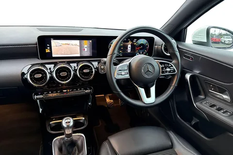 EO70UBN Mercedes-Benz A Class 1.3 A200 Sport (Executive) Euro 6 (s/s) 5dr Thumbnail #17