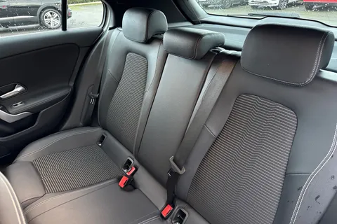 EO70UBN Mercedes-Benz A Class 1.3 A200 Sport (Executive) Euro 6 (s/s) 5dr Thumbnail #18