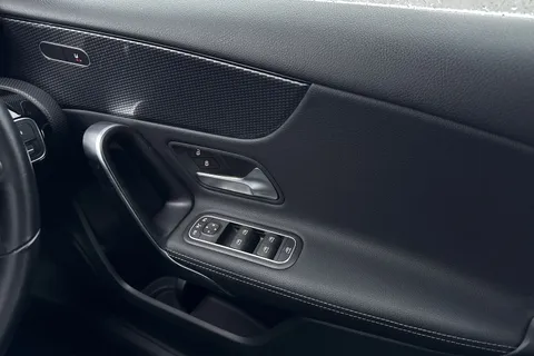 EO70UBN Mercedes-Benz A Class 1.3 A200 Sport (Executive) Euro 6 (s/s) 5dr Thumbnail #20