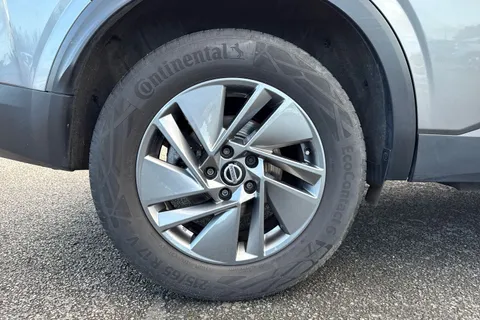 DN22EVM Nissan Qashqai 1.3 DIG-T MHEV Acenta Premium Euro 6 (s/s) 5dr Thumbnail #21