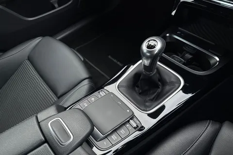 EO70UBN Mercedes-Benz A Class 1.3 A200 Sport (Executive) Euro 6 (s/s) 5dr Thumbnail #22