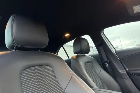 EO70UBN Mercedes-Benz A Class 1.3 A200 Sport (Executive) Euro 6 (s/s) 5dr Thumbnail #23