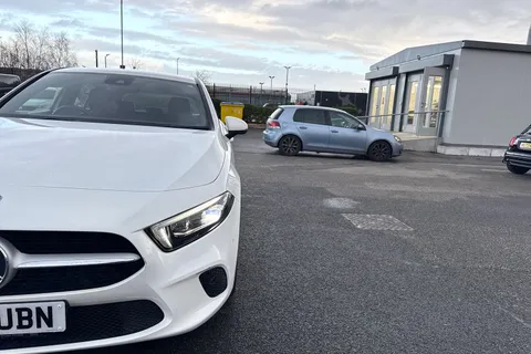 EO70UBN Mercedes-Benz A Class 1.3 A200 Sport (Executive) Euro 6 (s/s) 5dr Thumbnail #25