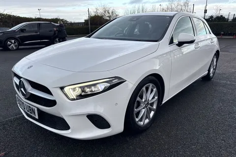 EO70UBN Mercedes-Benz A Class 1.3 A200 Sport (Executive) Euro 6 (s/s) 5dr Thumbnail #26