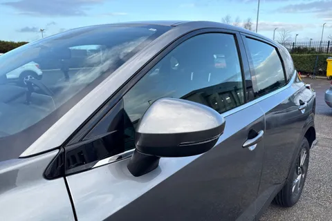 DN22EVM Nissan Qashqai 1.3 DIG-T MHEV Acenta Premium Euro 6 (s/s) 5dr Thumbnail #28