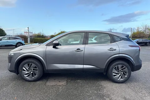 DN22EVM Nissan Qashqai 1.3 DIG-T MHEV Acenta Premium Euro 6 (s/s) 5dr Thumbnail #29