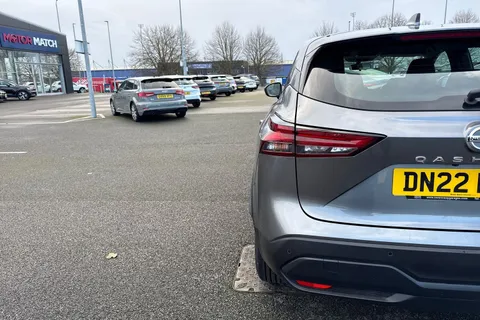 DN22EVM Nissan Qashqai 1.3 DIG-T MHEV Acenta Premium Euro 6 (s/s) 5dr Thumbnail #30