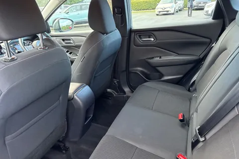 DN22EVM Nissan Qashqai 1.3 DIG-T MHEV Acenta Premium Euro 6 (s/s) 5dr Thumbnail #33