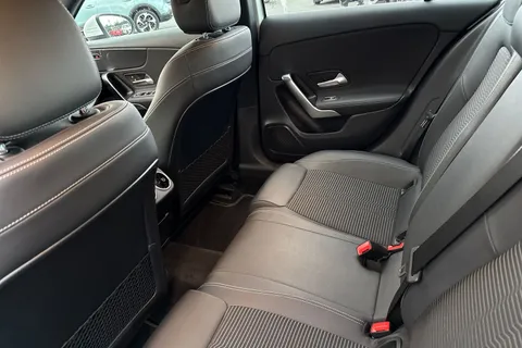 EO70UBN Mercedes-Benz A Class 1.3 A200 Sport (Executive) Euro 6 (s/s) 5dr Thumbnail #33