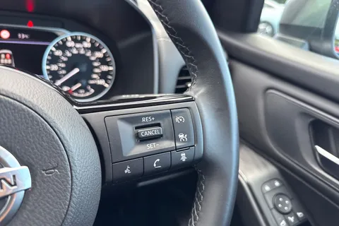 DN22EVM Nissan Qashqai 1.3 DIG-T MHEV Acenta Premium Euro 6 (s/s) 5dr Thumbnail #36