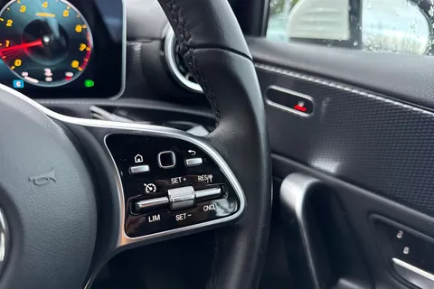 EO70UBN Mercedes-Benz A Class 1.3 A200 Sport (Executive) Euro 6 (s/s) 5dr Thumbnail #36