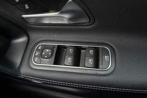 EO70UBN Mercedes-Benz A Class 1.3 A200 Sport (Executive) Euro 6 (s/s) 5dr Thumbnail #37