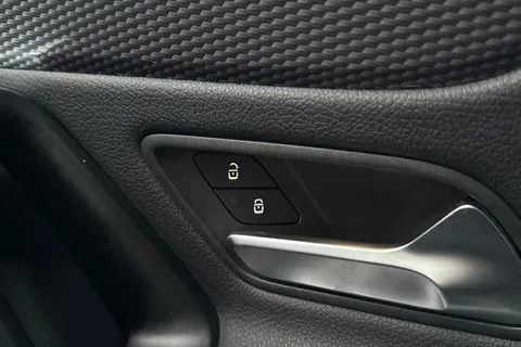 EO70UBN Mercedes-Benz A Class 1.3 A200 Sport (Executive) Euro 6 (s/s) 5dr Thumbnail #38