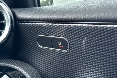 EO70UBN Mercedes-Benz A Class 1.3 A200 Sport (Executive) Euro 6 (s/s) 5dr Thumbnail #39