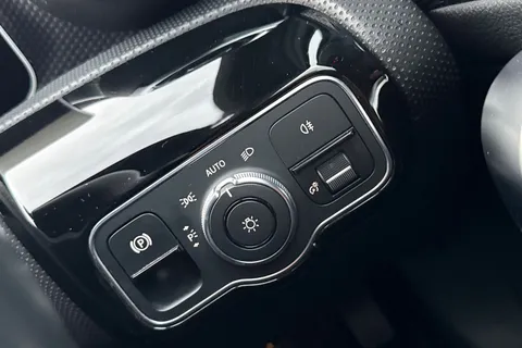 EO70UBN Mercedes-Benz A Class 1.3 A200 Sport (Executive) Euro 6 (s/s) 5dr Thumbnail #40