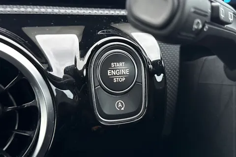 EO70UBN Mercedes-Benz A Class 1.3 A200 Sport (Executive) Euro 6 (s/s) 5dr Thumbnail #49