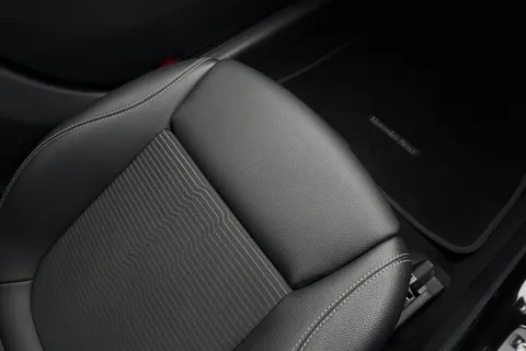 EO70UBN Mercedes-Benz A Class 1.3 A200 Sport (Executive) Euro 6 (s/s) 5dr Thumbnail #56