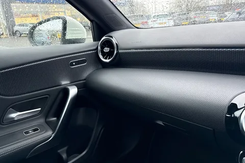 EO70UBN Mercedes-Benz A Class 1.3 A200 Sport (Executive) Euro 6 (s/s) 5dr Thumbnail #58