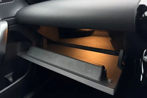 EO70UBN Mercedes-Benz A Class 1.3 A200 Sport (Executive) Euro 6 (s/s) 5dr Thumbnail #59