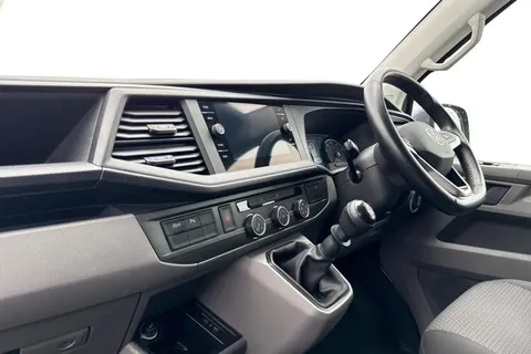 DE74WMK Volkswagen Transporter 2.0 TDI 110 Highline Van Thumbnail #8