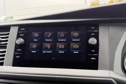 DE74WMK Volkswagen Transporter 2.0 TDI 110 Highline Van Thumbnail #11