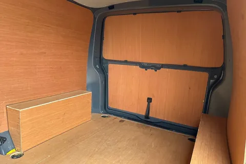 DE74WMK Volkswagen Transporter 2.0 TDI 110 Highline Van Thumbnail #13