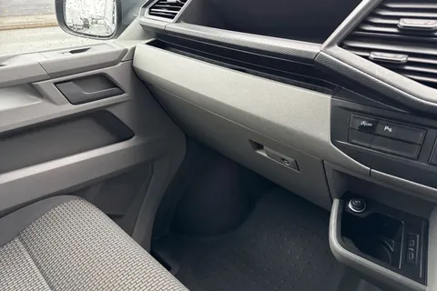 DE74WMK Volkswagen Transporter 2.0 TDI 110 Highline Van Thumbnail #14