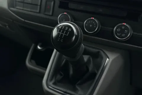 DE74WMK Volkswagen Transporter 2.0 TDI 110 Highline Van Thumbnail #19