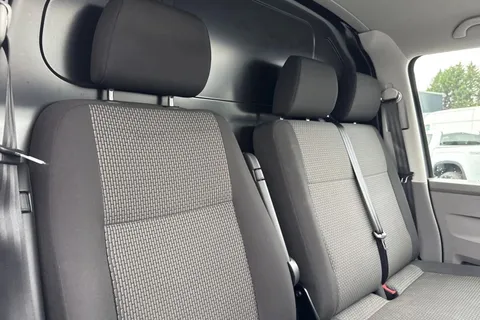 DE74WMK Volkswagen Transporter 2.0 TDI 110 Highline Van Thumbnail #20