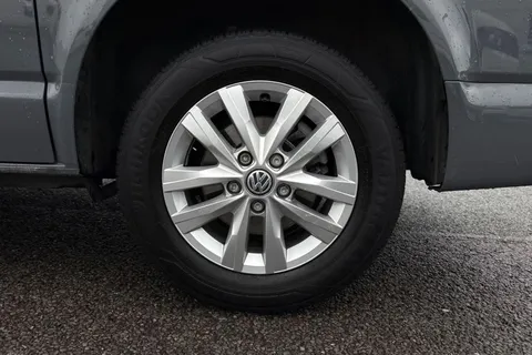 DE74WMK Volkswagen Transporter 2.0 TDI 110 Highline Van Thumbnail #22