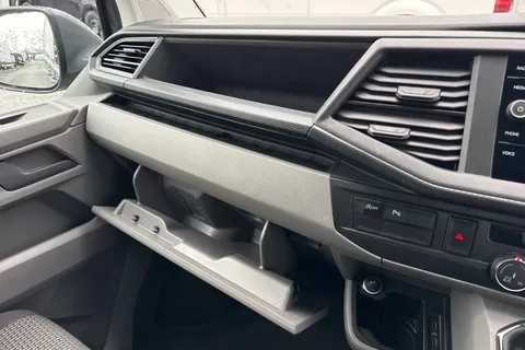 DE74WMK Volkswagen Transporter 2.0 TDI 110 Highline Van Thumbnail #33
